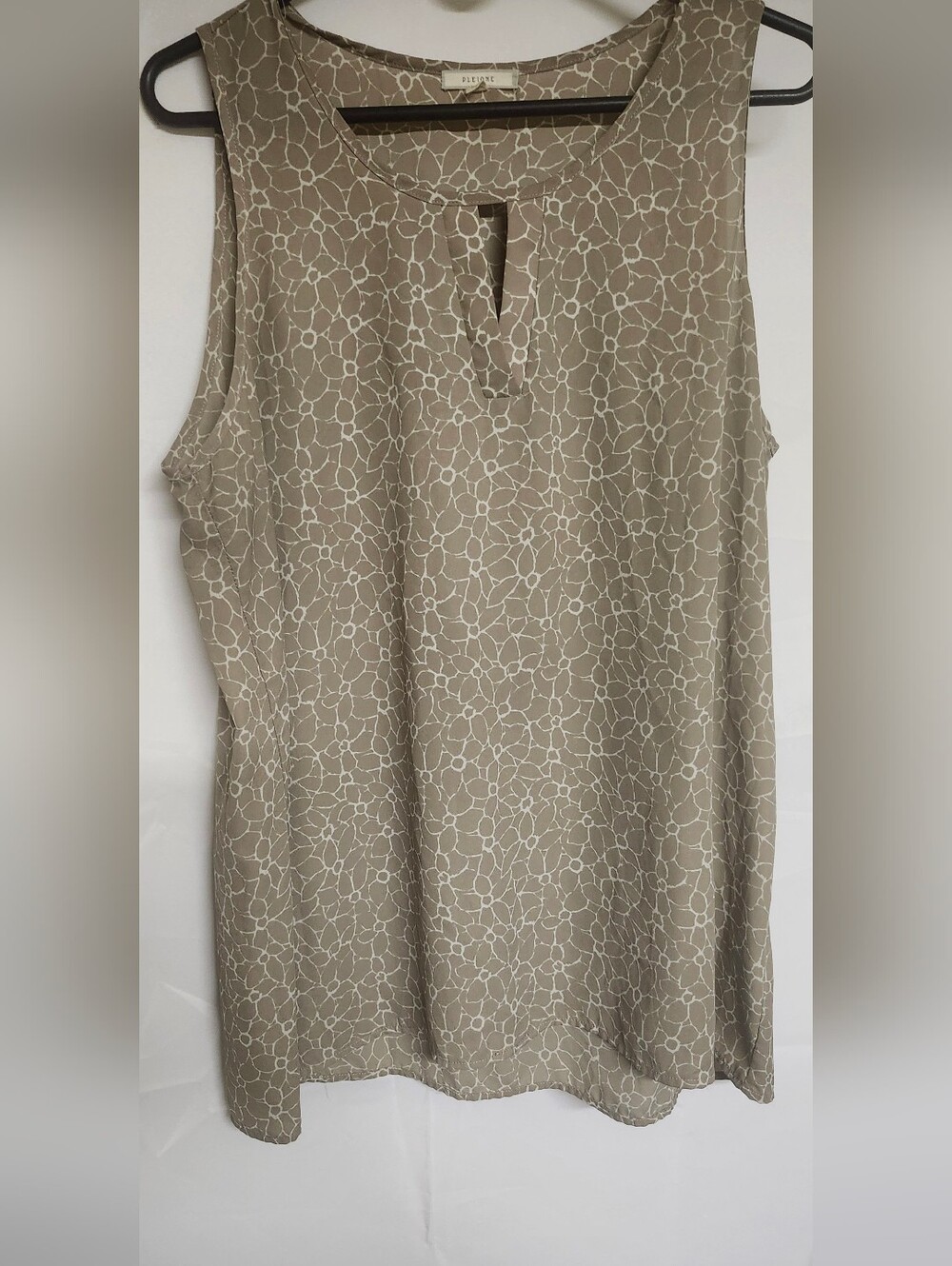 Taupe Floral Print Sleeveless Keyhole Shell